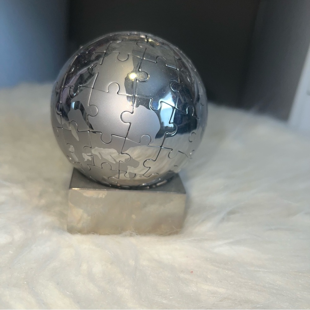 Earth magnetic puzzle